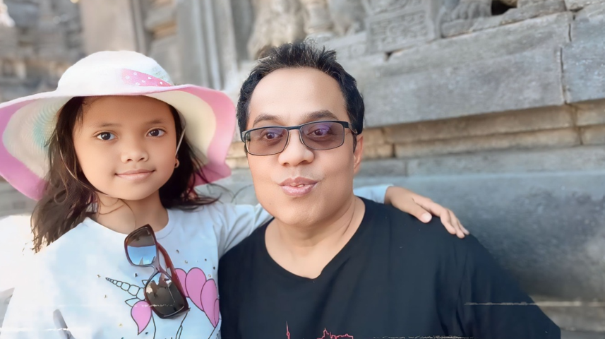 Dr. H. Benrahman bersama putrinya