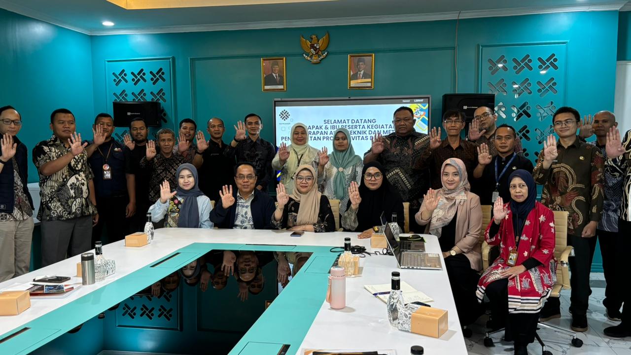 Peserta kegiatan menunjukkan semangat dan komitmen bersama