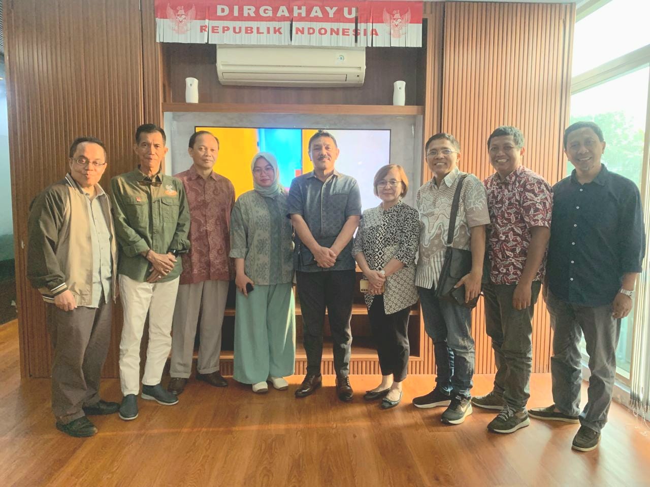 Foto bersama para direktur APPRODI setelah rapat program kerja di kantor baru pada 28 Agustus 2026